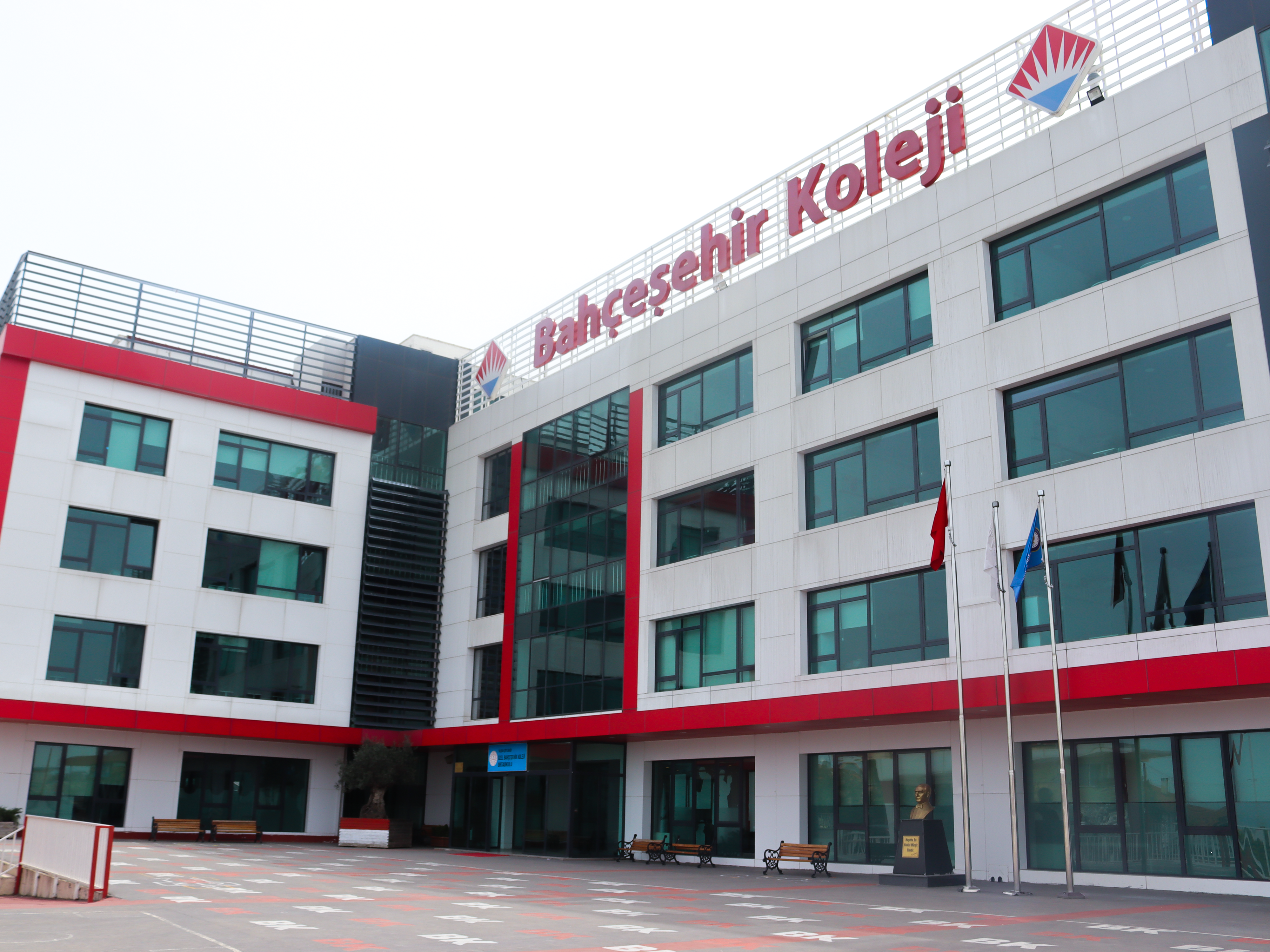 Bahçeşehir Koleji Yalova Çiftlikköy Anadolu Lisesi kampüs görseli