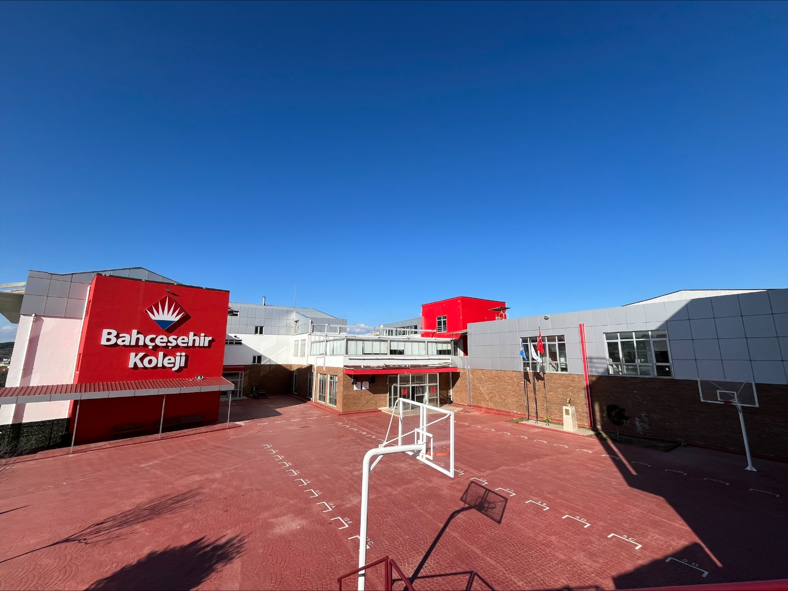 Bahçeşehir Koleji İzmir Güzelbahçe İlkokulu kampüs görseli