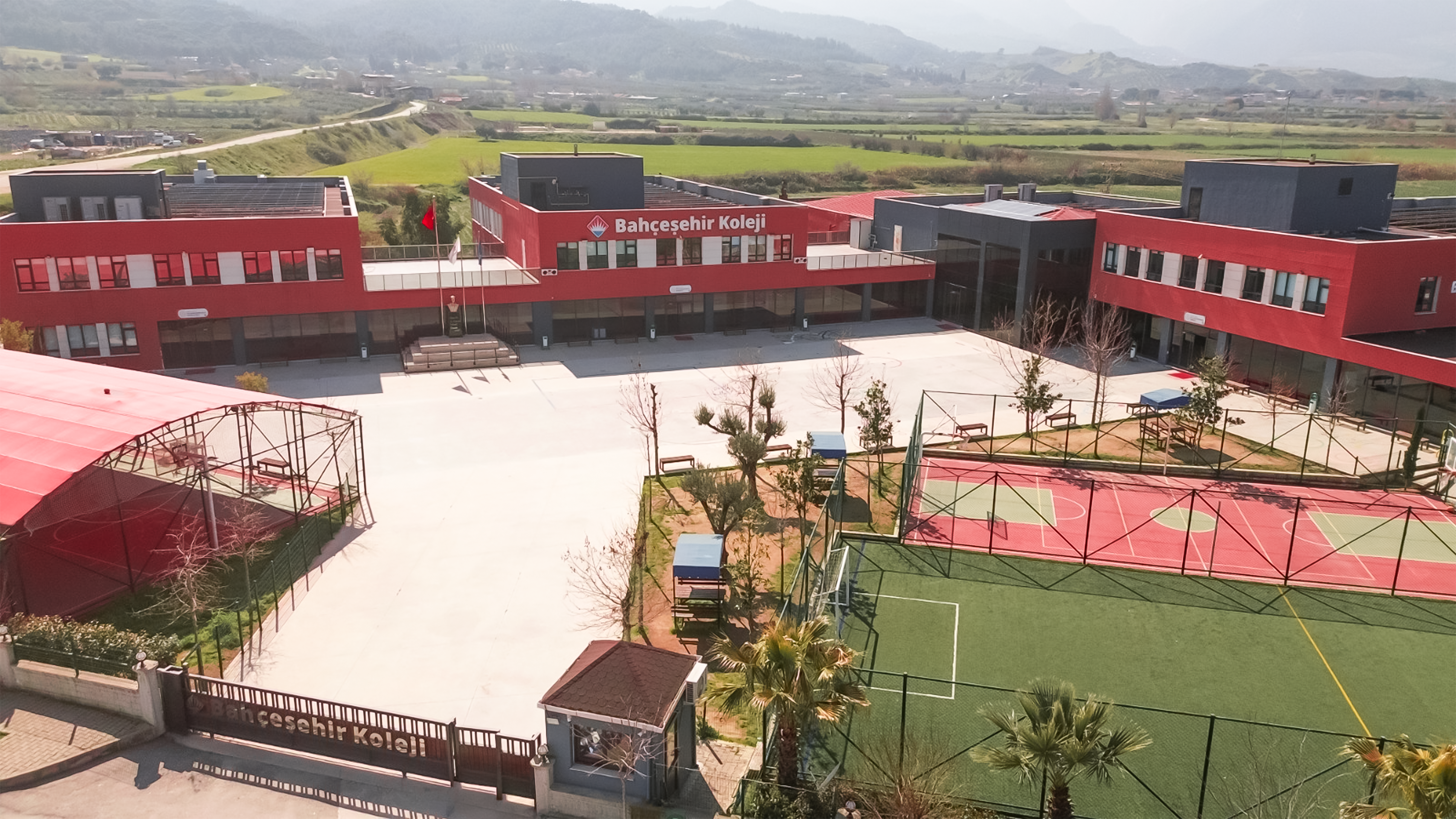 Salihli Bahçeşehir Koleji Fen Lisesi kampüs görseli